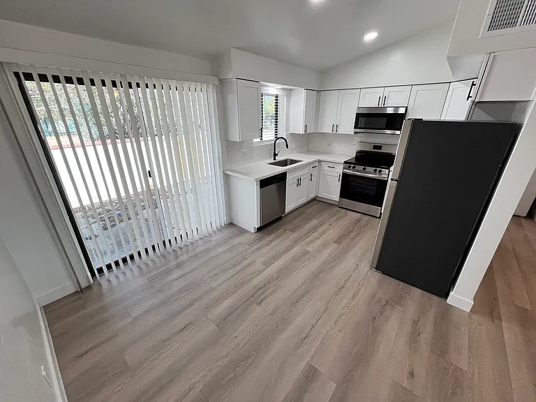 2555-2579 E Water St #2559 — Photo 5