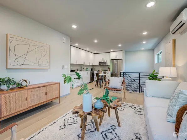 7755 26th Avenue NW, Seattle, WA 98117