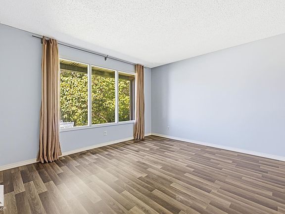 5th image of 6 Lundy Park Rd