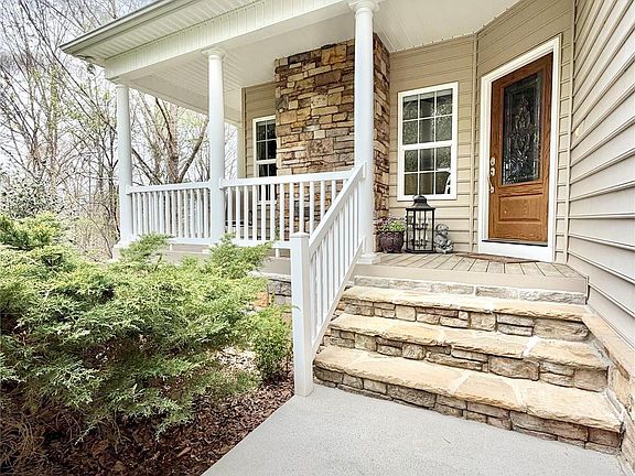 3rd image of 164 Ridge Point Dr