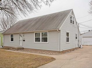 2463 1st St SW, Cedar Rapids, IA 52404