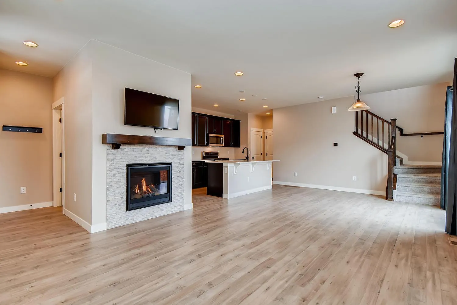 3 bed, 2323 sqft, $2,995 — Photo 1