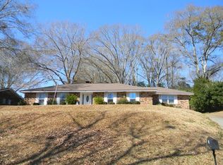 121 N Temple Rd, Natchez, MS 39120