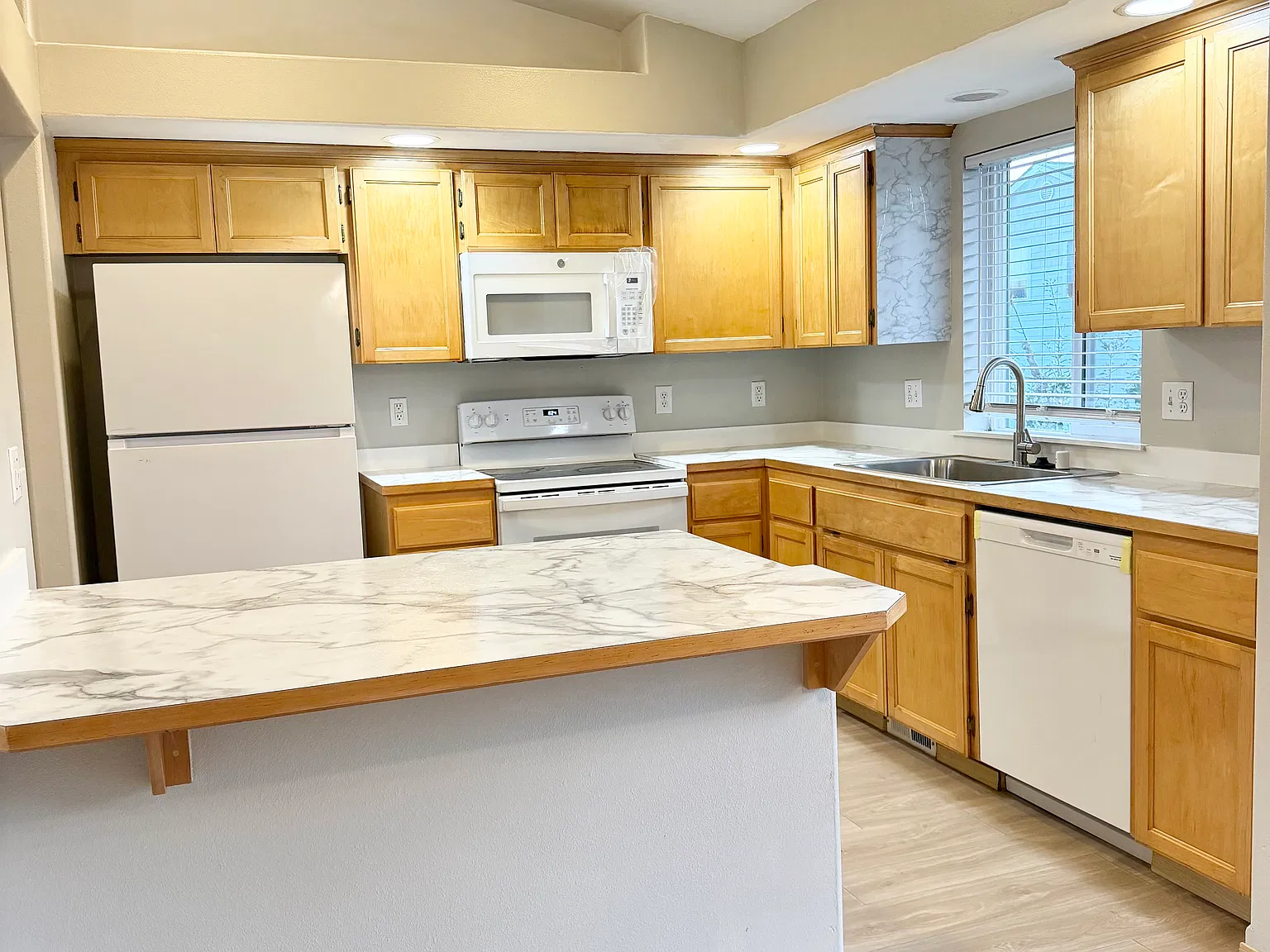 4 bed, 1682 sqft, $2,790 — Photo 2