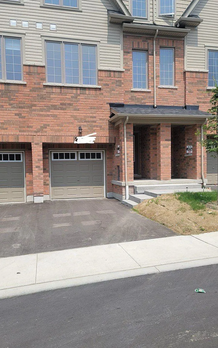 4 bed, $2,850 — Photo 1