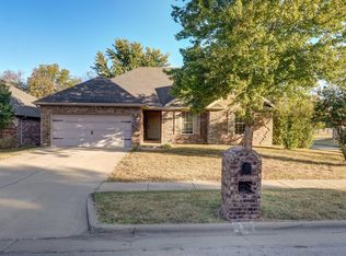 3183 W Melbourne St, Springfield, MO 65810