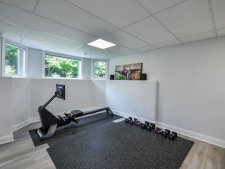 2447 Sharon Ct — Photo 33