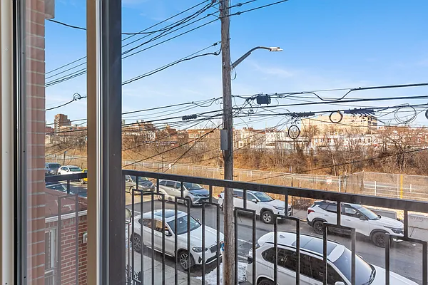 Rented by Friedman Mayer, LREB | media 30