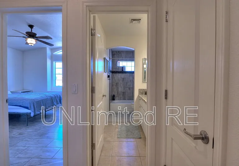304 Acoma Blvd S — Photo 16
