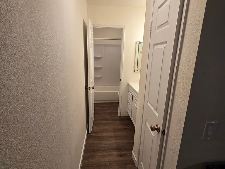 20234 Cantara St — Photo 12