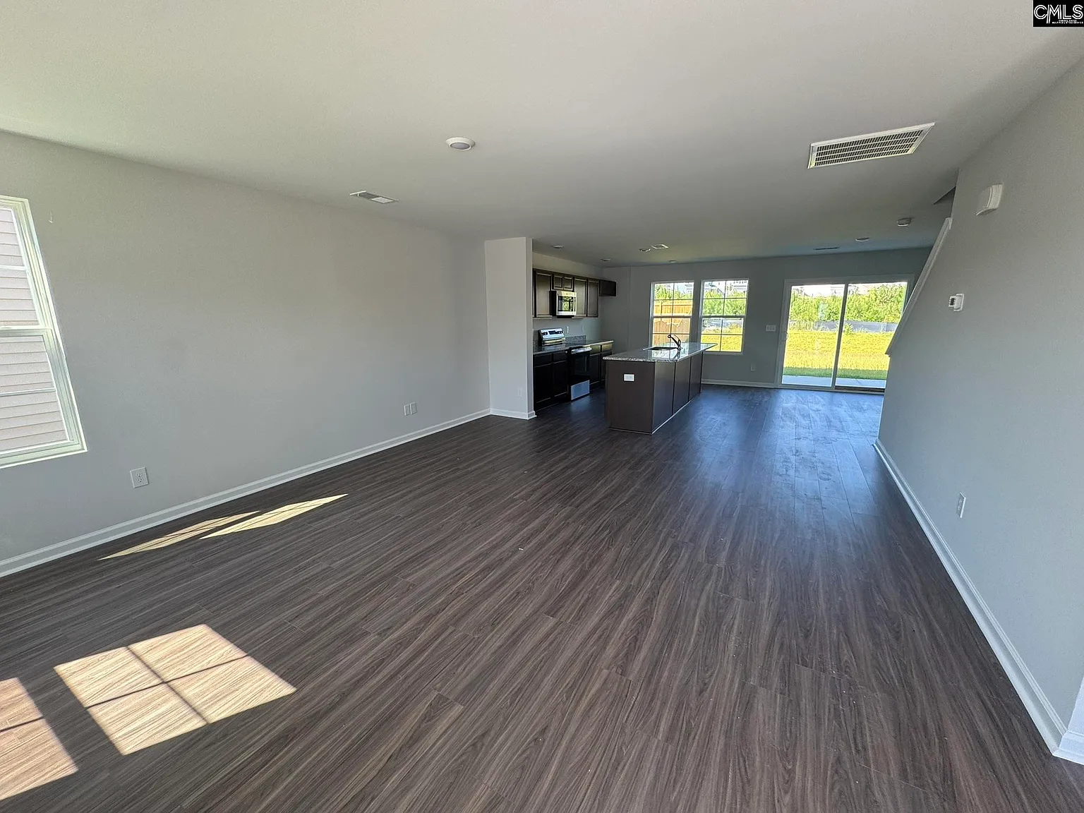 4 bed, 2218 sqft, $2,395 — Photo 2