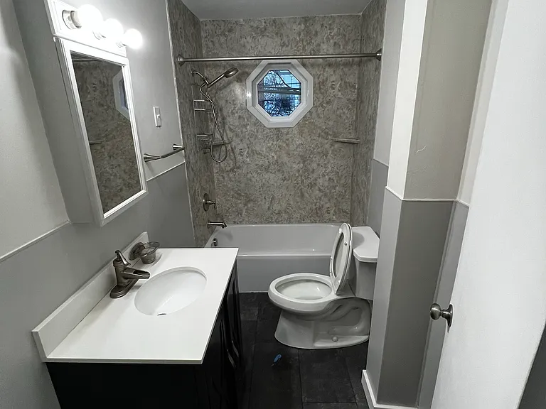 552 Bath St #2 — Photo 7