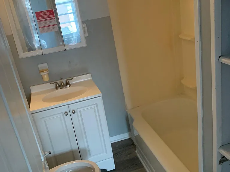 207 Green Ln #3 — Photo 7