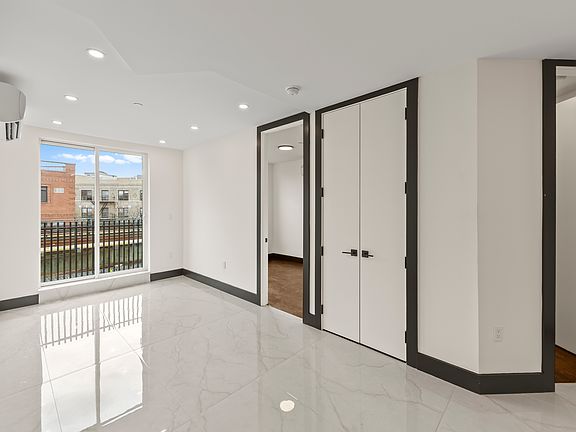 3rd image of 1336 Dekalb Ave #4D