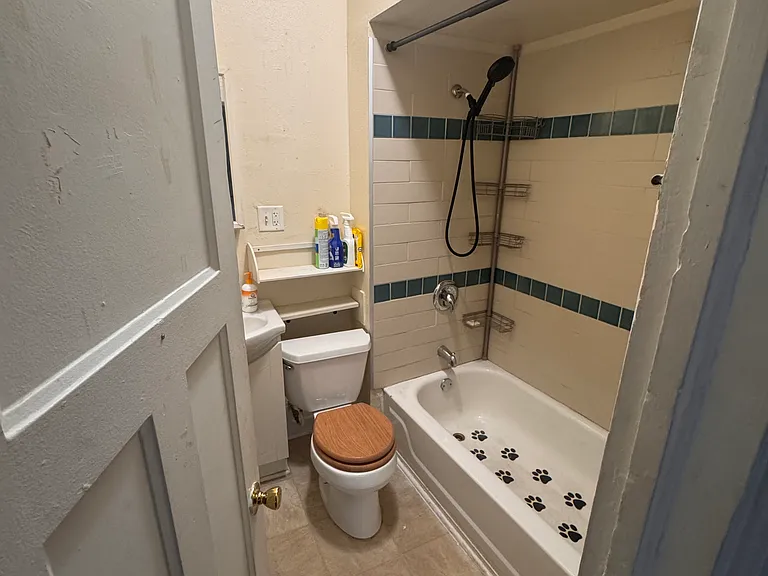 1021 E Wright St #3 — Photo 3