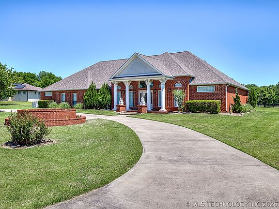 4th image of 11 Longacre Dr