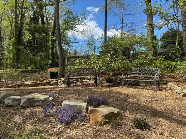 420 Oakland Dr, Gainesville, GA 30501