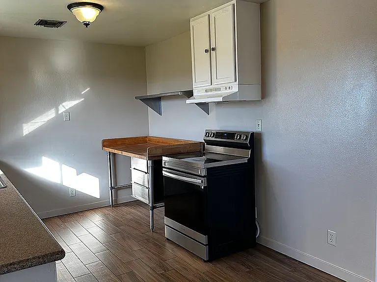 1441 E Barnhart Rd — Photo 6