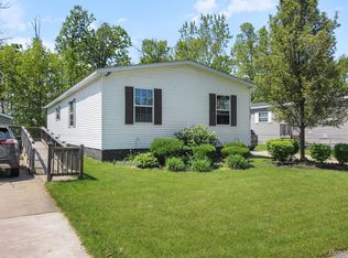 29878 Meadow Ln, Gibraltar, MI 48173