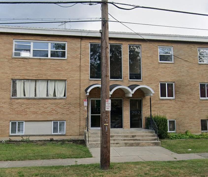 1st image of 604 W Grand Ave APT 3