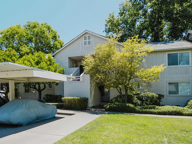 Parkwood Court Apartments — Photo 45