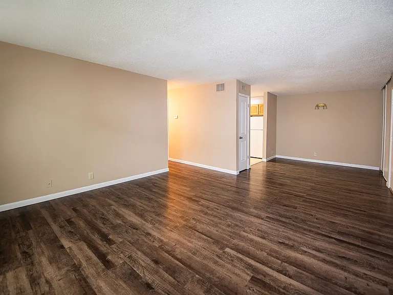 Willow Run Apartments — Photo 41