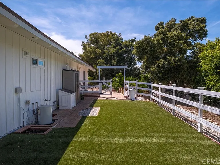 58 Eastfield Dr — Photo 37