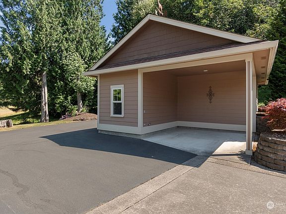 4th image of 144 Emerald Heights Drive