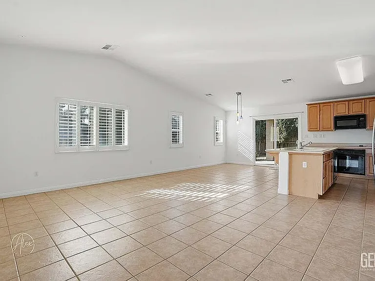 11528 Indian Hawthorne St — Photo 7
