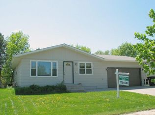 1113 29th Ave S, Grand Forks, ND 58201