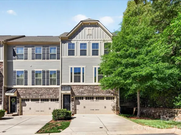1641 Bark Branch Ln, Charlotte, NC 28205