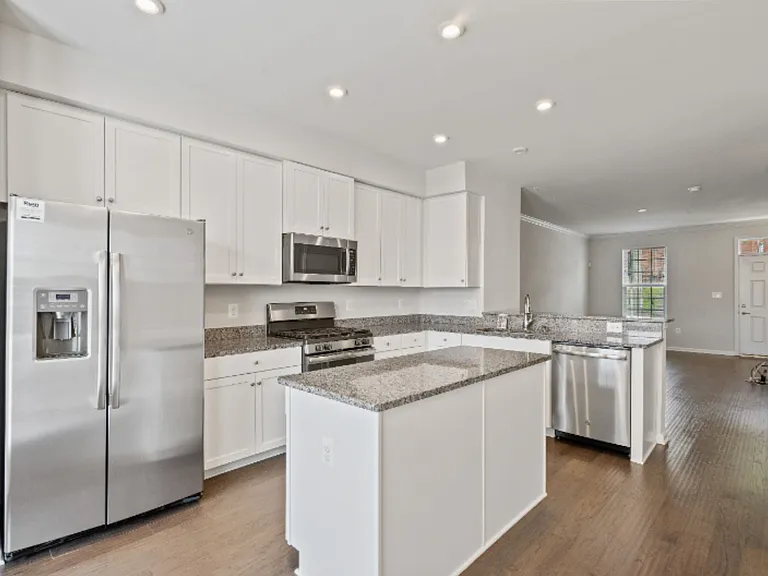 1221 Trenton Pl SE — Photo 7