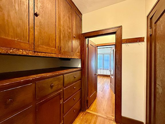 5th image of 806 Spring Ave