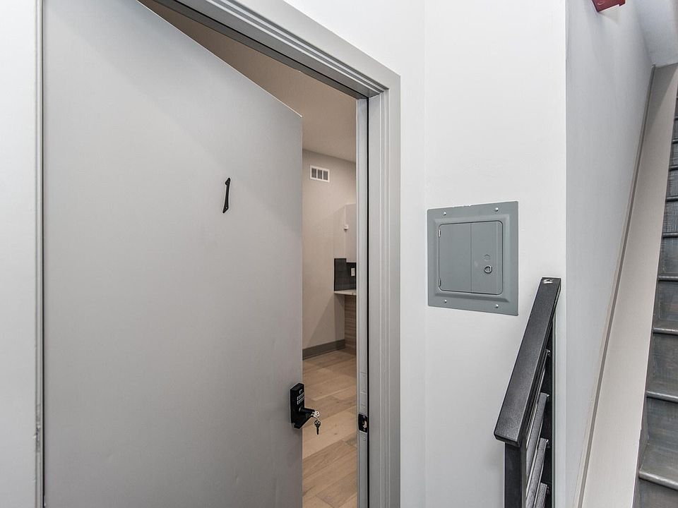 1st image of 2822 W Oxford St #1