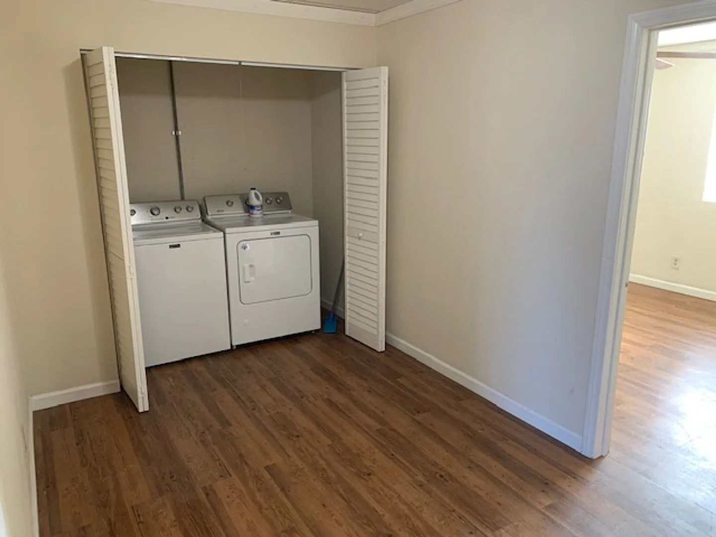 Updated 2BD/1BA Apartment with In-Unit Laundry + 2 Parking Spots - 1/2 Off Second Month's Rent — Photo 4