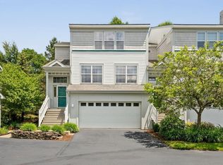 137 Stonington Cir, South Burlington, VT 05403
