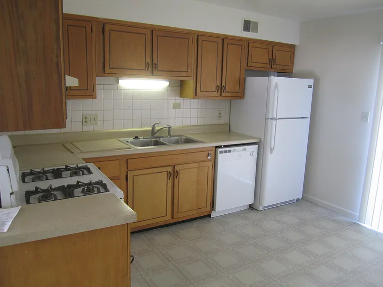Guion Creek Apartments — Photo 33