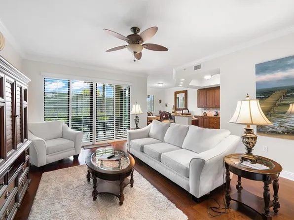 1015 Sandpiper ST #D105, NAPLES, FL 34102