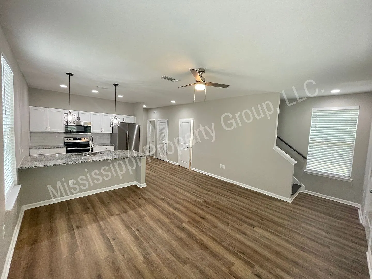 5bd/5.5ba For Rent In Rowandale — Photo 3