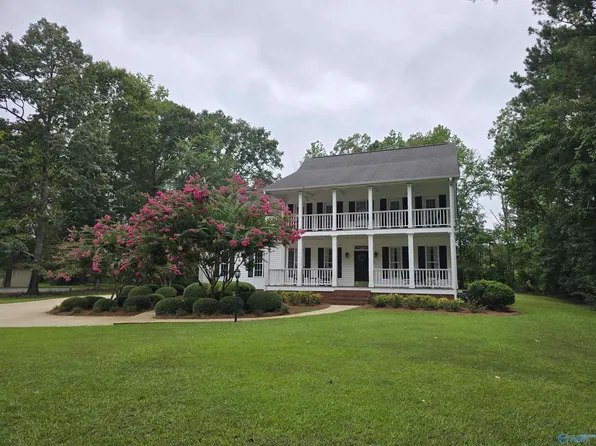180 Canterberry Ln, Gadsden, AL 35901