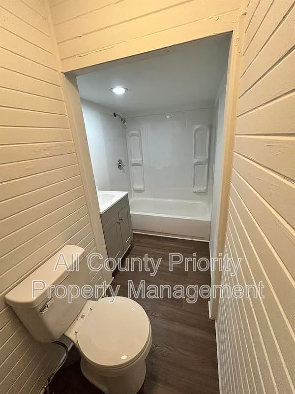 2 bed, 1.0 bath, $1,025 — Photo 4