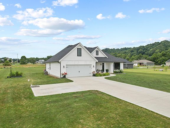 2nd image of 801 Mandy Ln
