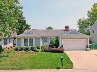 409 Larchmont Ln, Vernon Hills, IL