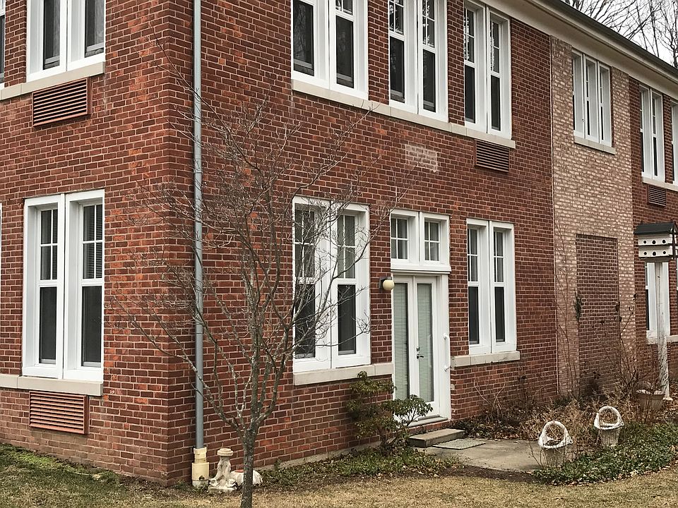 Private Entrance and Deck