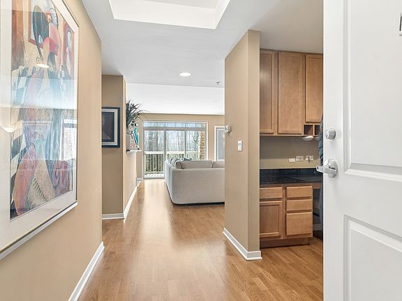 5th image of 425 Benjamin Dr APT 202