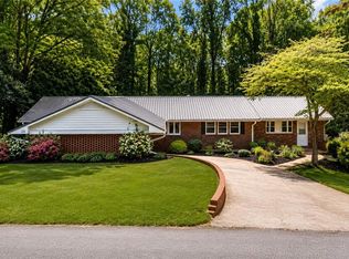 231 Honeysuckle Dr, Commerce, GA 30529