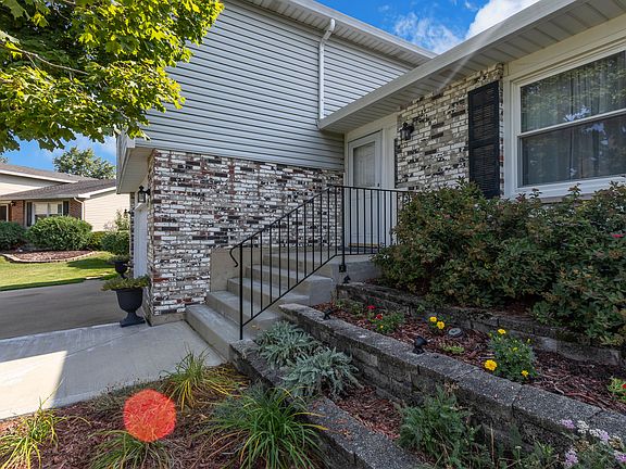 2nd image of 511 Heather Ln