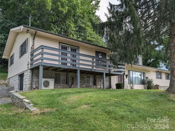 64 Hilltop Dr, Waynesville, NC 28786