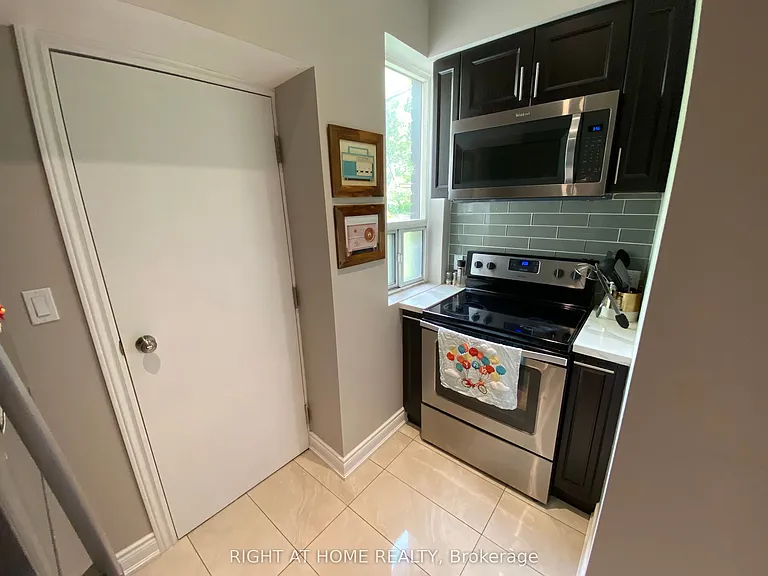 989 Dufferin St #MAIN FLOOR — Photo 5