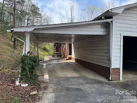 4th image of 3053 Mineral Springs Rdg
